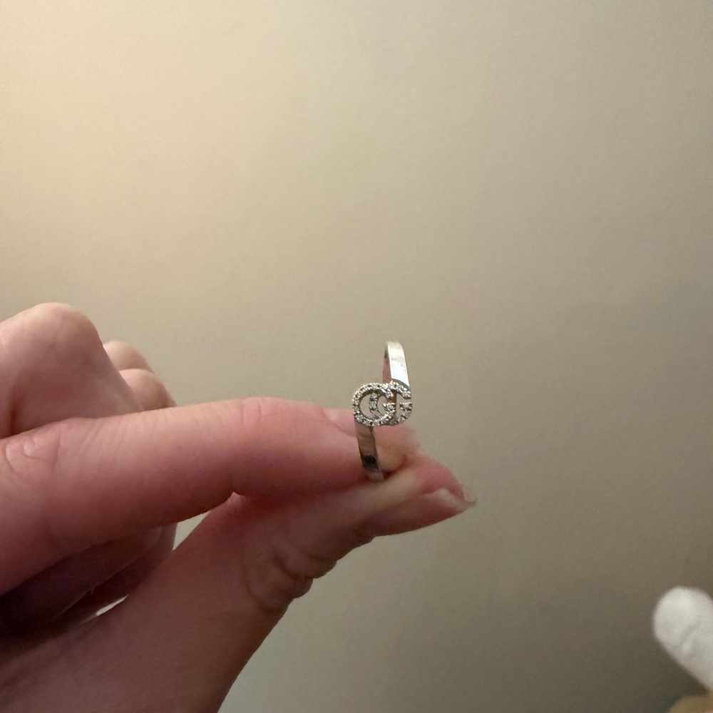 gucci authentic fine jewelry 18k white gold and diamond
